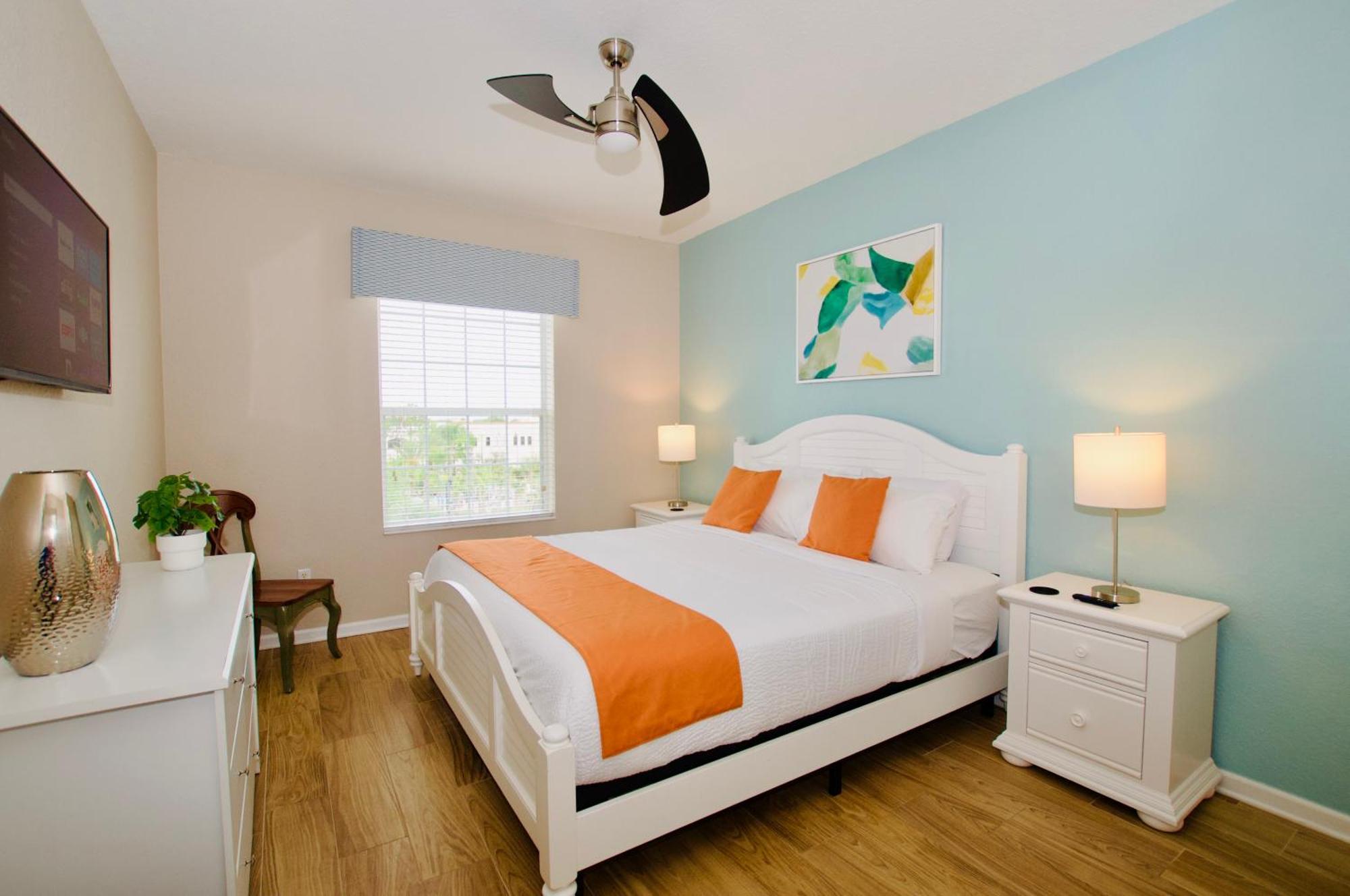 Vista Cay Standard 3 Bedroom Penthouse Apartment